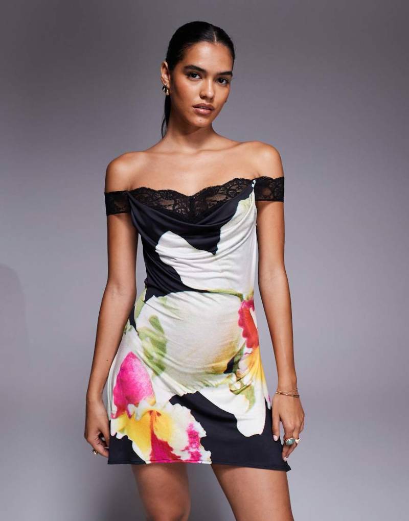 I. AM. GIA - Theodora - Superweiches, anschmiegsames Bardot-Minikleid in Schwarz mit Orchideenmuster, Wasserfallausschnitt und Spitzen-Einsatz-Bunt von I.AM.GIA