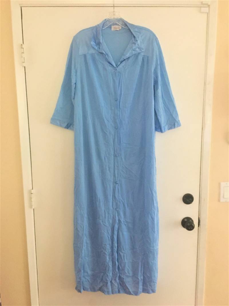 Vintage Eitelkeit Fair Blue Button-Down Robe Applikation Blumen M/L Kostenloser Versand Vintage Eitelkeit Fair Blue Button-Down Robe Applikation Blumen M/L Kostenloser Versand von IAdornThee