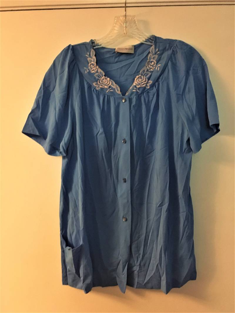 Vintage Shadowline Blau Pj Top Weiß Bestickt Blumen 36 Kostenloser Versand Vintage Shadowline Blau Pj Top Weiß Bestickt Blumen 36 Kostenloser Versand von IAdornThee