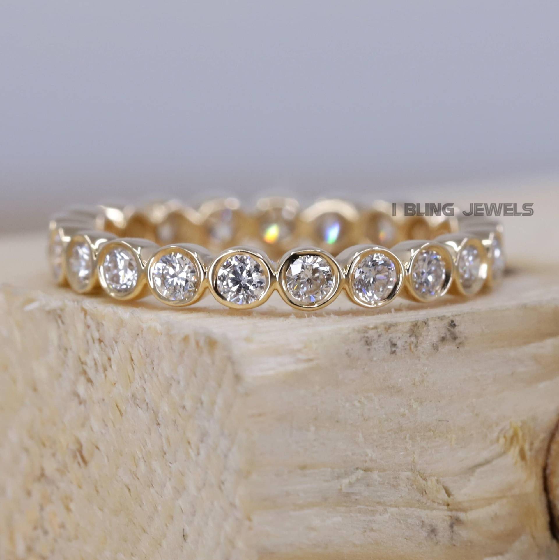 Rundes Moissanite Lünette Passendes Band/Volle Eternity Ehering Gelbgold Verlobungsring Für Sie von IBlingJewels