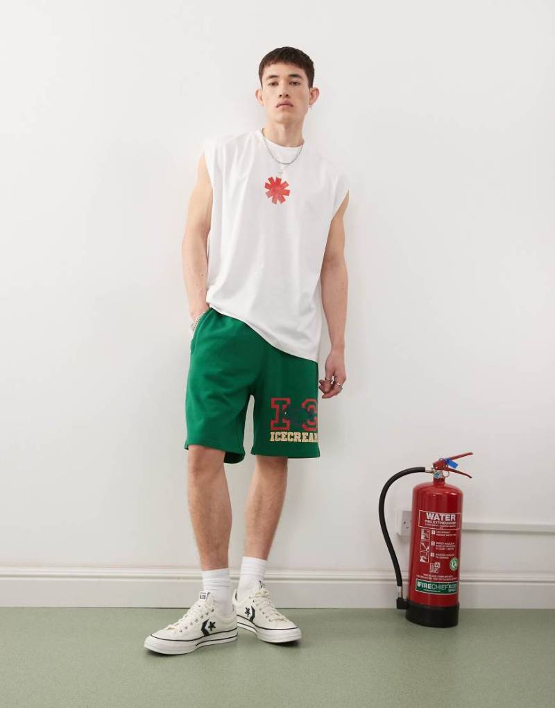 ICECREAM - College-Shorts aus Jersey in Grün mit Running Puppy-Print von ICECREAM