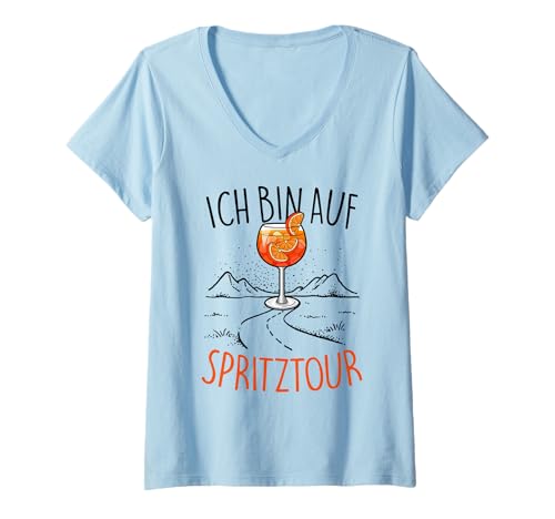 Damen ICH BIN AUF SPRITZ TOUR X APERÖLCHEN SPRITZ CLUB T-Shirt mit V-Ausschnitt Damen ICH BIN AUF SPRITZ TOUR X APERÖLCHEN SPRITZ CLUB T-Shirt mit V-Ausschnitt von ICH BIN AUF SPRITZTOUR - APERÖLCHEN SPRITZ CLUB