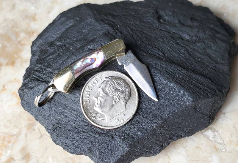 Mini Abalone Taschenmesser Anhänger von ICanMakeThatNow