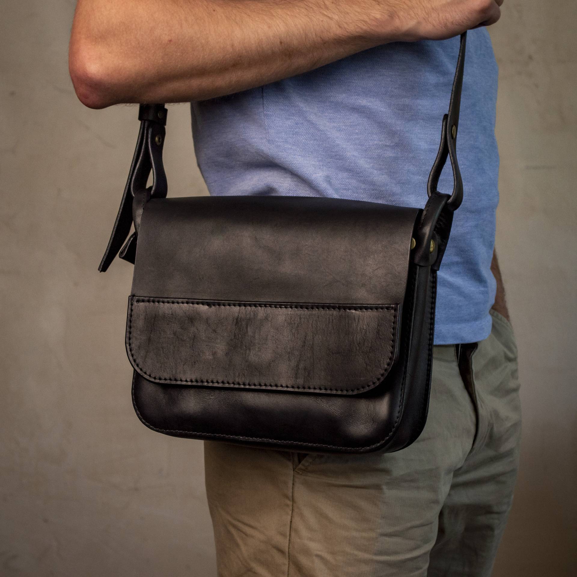 Umhängetasche Für Herren Leder Herrentasche Kleine Tasche Messenger Bag von IDLeatherUA