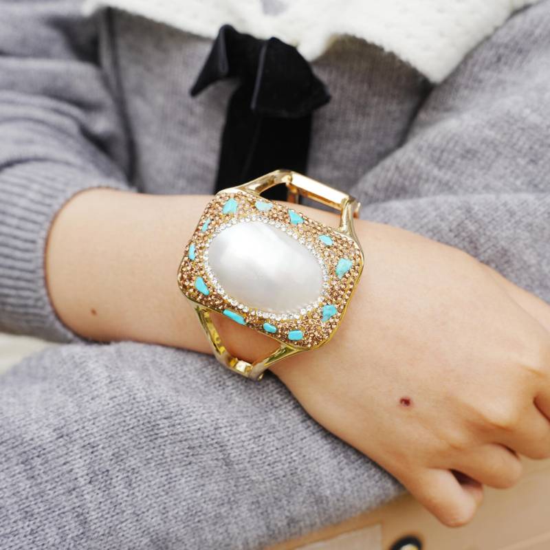 Statement Armreif Mit Perlmutt Und Türkis, Handgefertigter Schmuck Aus Vergoldetem Kupfer Strass, Boho Stil Geschenk Für Sie von IDSoulGarden