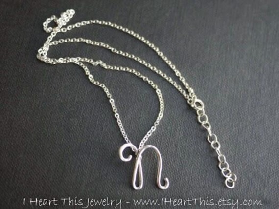 Blumenmädchen Initial Halskette - Sterling Silber Erste Anhänger -Von I Heart This von IHeartThis