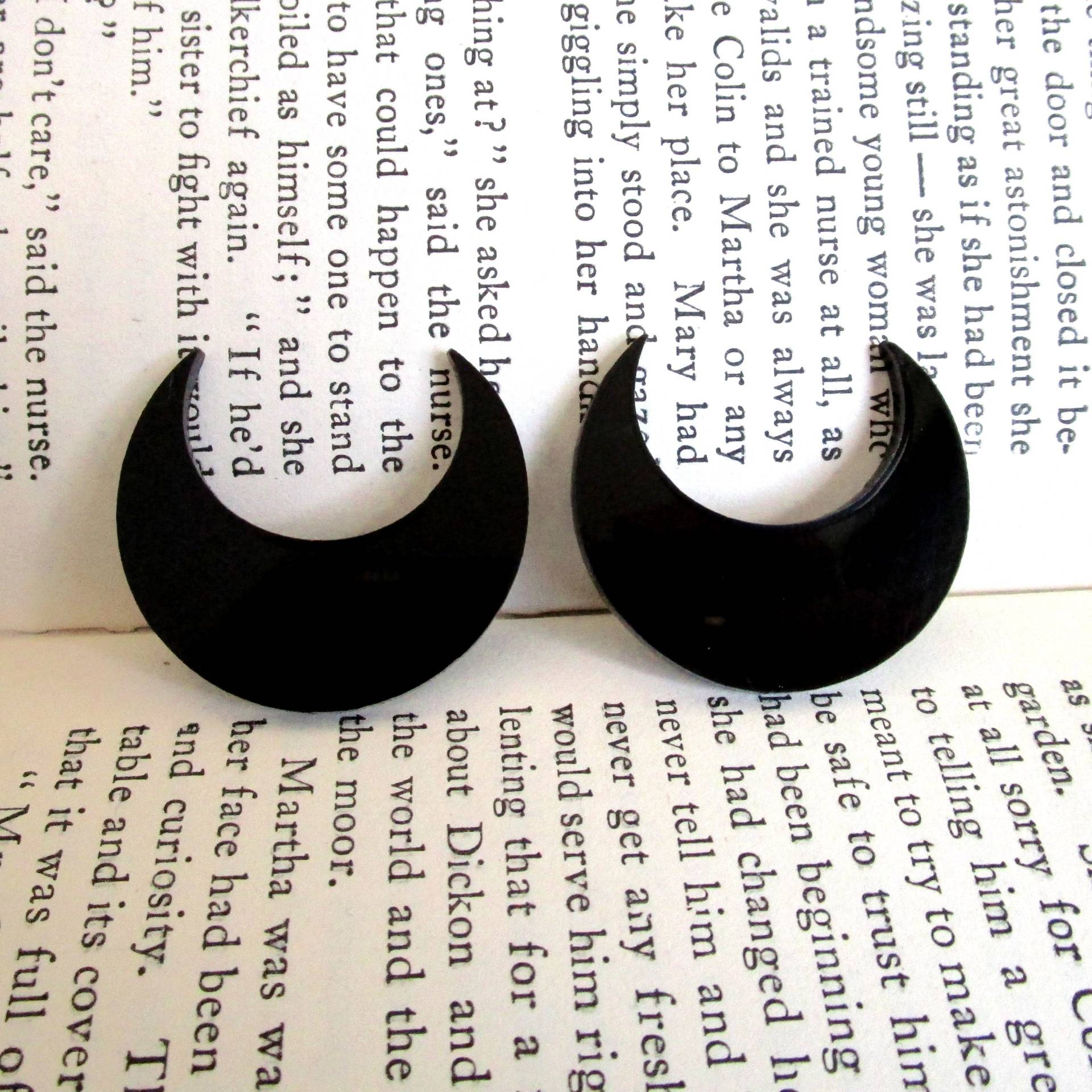 Große Schwarze Halbmond Mond Ohrstecker, Riesige Hexe Goth Ohrstecker Große Schwarze Halbmond Mond Ohrstecker, Riesige Hexe Goth Ohrstecker von IJSY