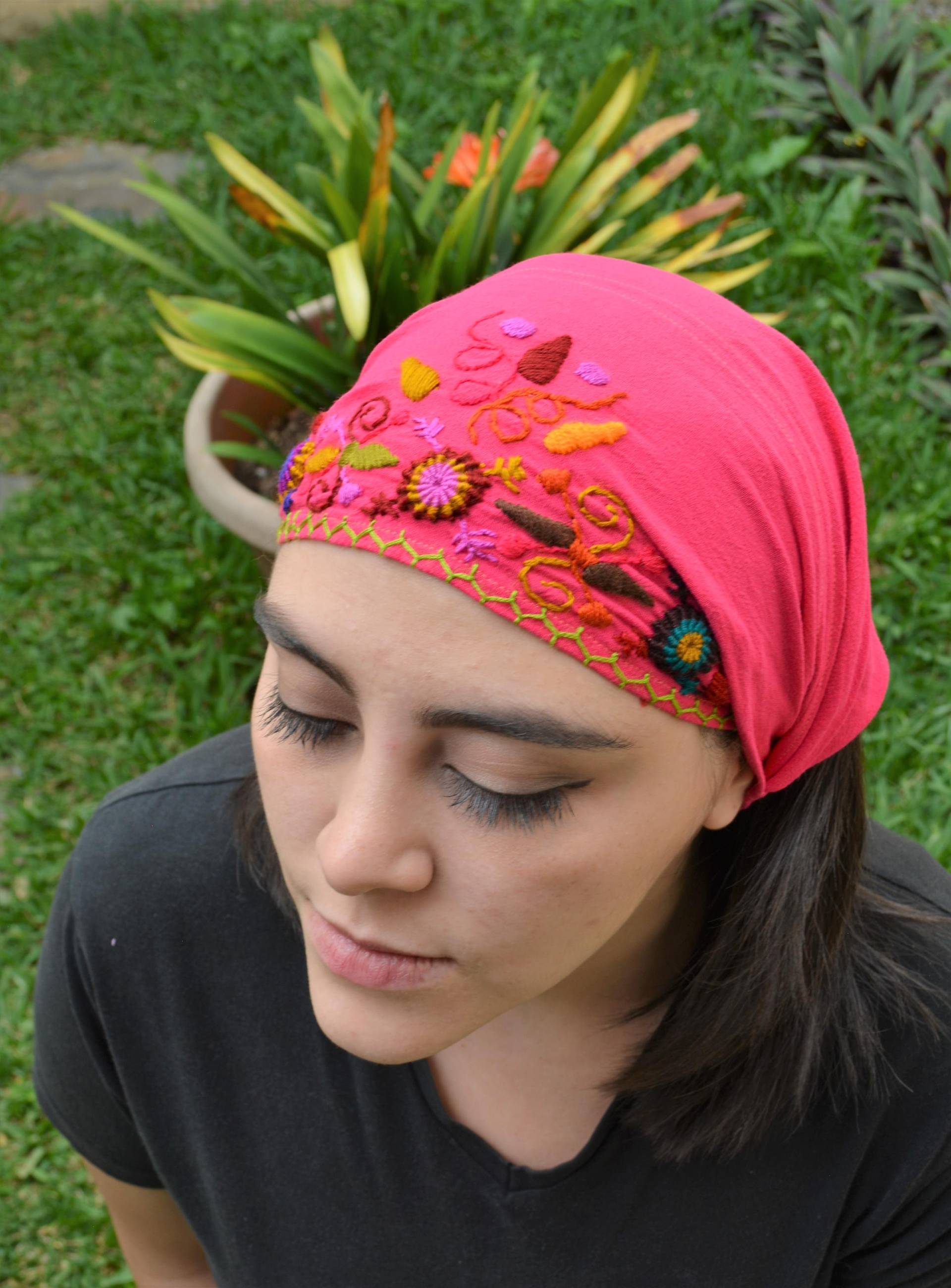 Besticktes Yoga Stirnband Pinkes Fitness Kopftuch Aus Guatemalteken Baumwolle Besticktes Yoga Stirnband Pinkes Fitness Kopftuch Aus Guatemalteken Baumwolle von IKALAoutfitter
