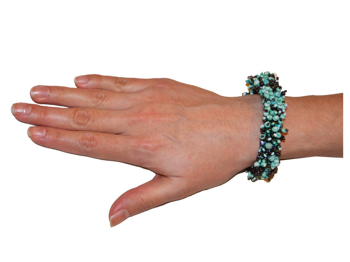 Mehrfarbiges Samenperlenarmband Halbedelsteinstrang Mehrfarbiges Samenperlenarmband Halbedelsteinstrang von IKALAoutfitter