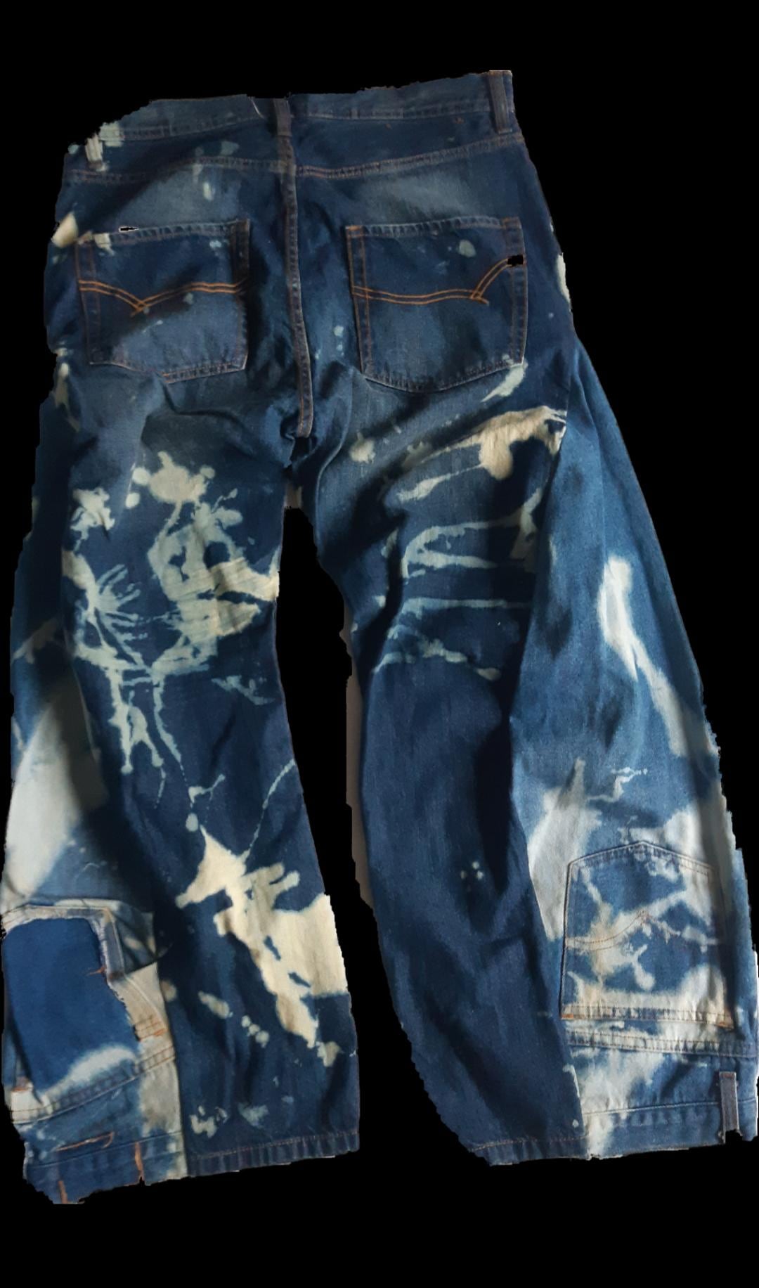 Einzelstück Blaue Robuste Denim Jeans, Gebleicht - "Aus Zwei Mach Eins" von IKILILDesign