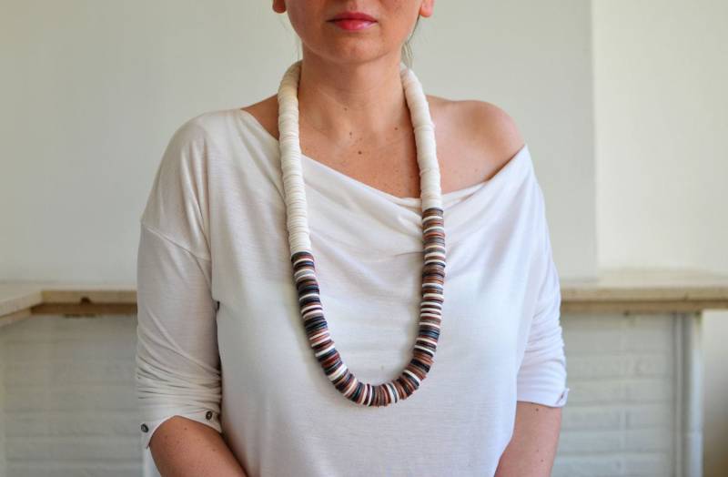 Weiße, Lange Perlenkette Im Boho Stil von IKKX