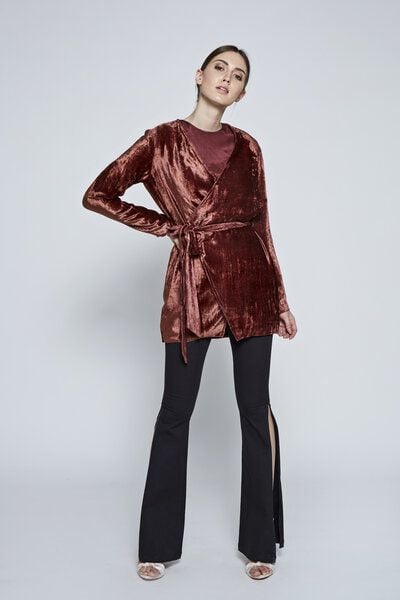 ÏMAIMA Roya Samt Blazer aus Modal in Rost von ÏMAIMA