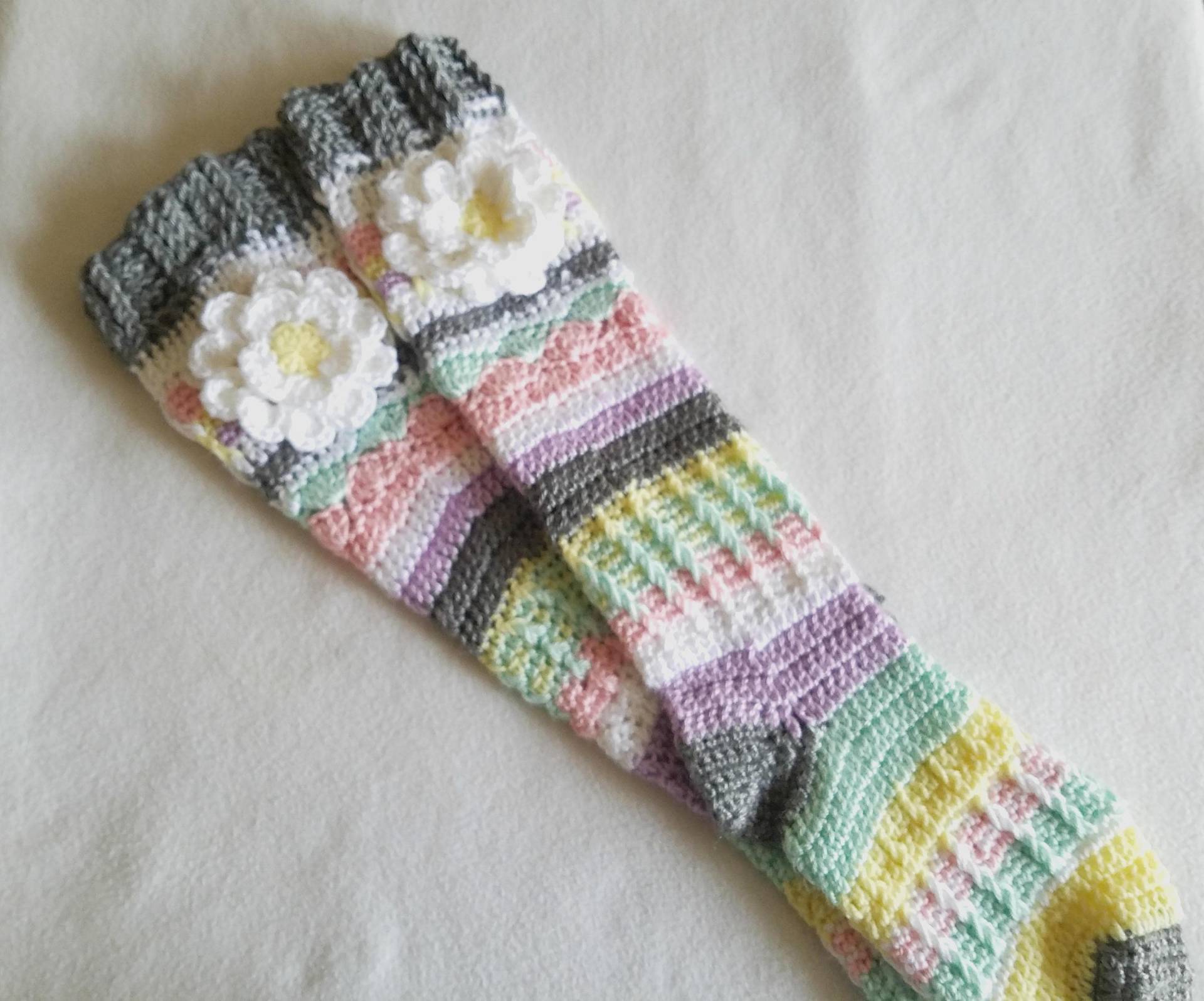 Gehäkelte Kniesocken - Stiefelsocken Häkelsocken Herbst Kuschelige Socken Geschenkidee Gehäkelte Kniesocken - Stiefelsocken Häkelsocken Herbst Kuschelige Socken Geschenkidee von IMDCreates