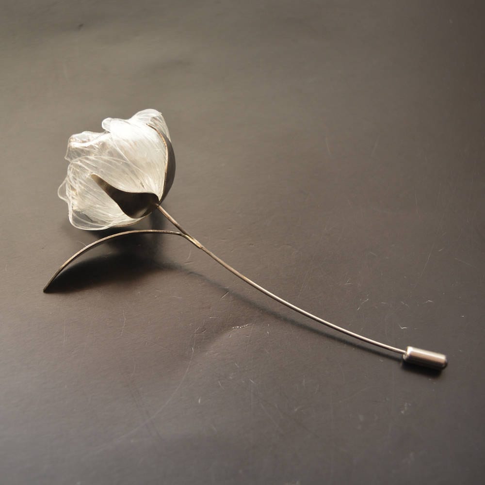 Eco Freundliche Brosche Klare Blüte Eco Freundliche Brosche Klare Blüte von IMHjewellery
