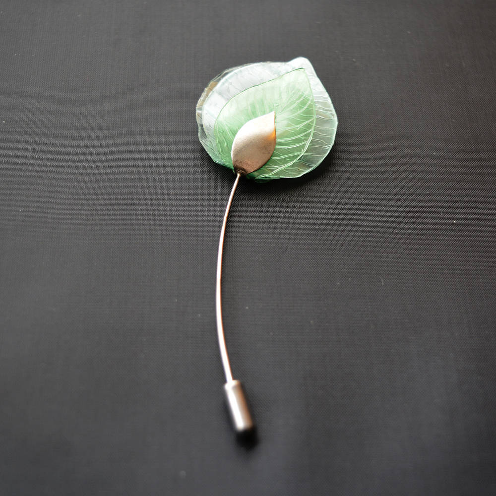 Freundliche Brosche Grünes Blatt Freundliche Brosche Grünes Blatt von IMHjewellery