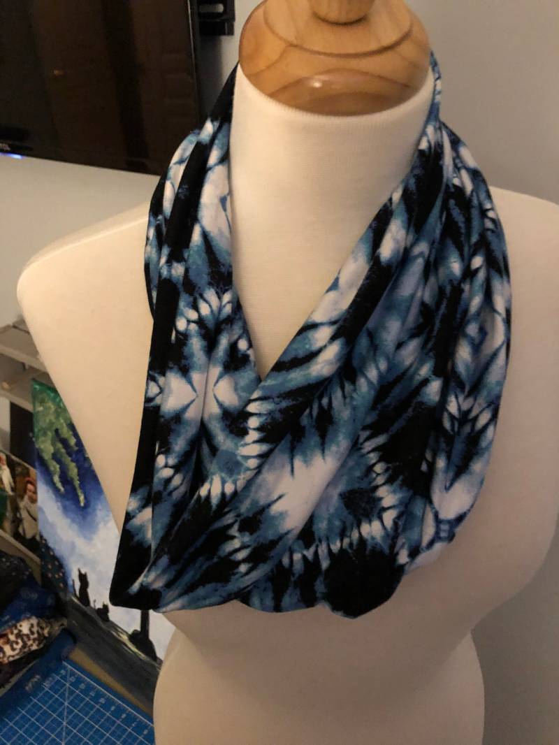 Blauer Tie Dye Single Wrap Infinity Schal von IMadeDisStuffs