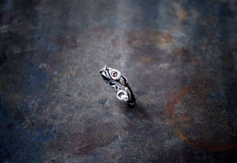 Handgemachter Feinsilber Elfenring Granat Fairy Versprechensring von IMarriJewelry