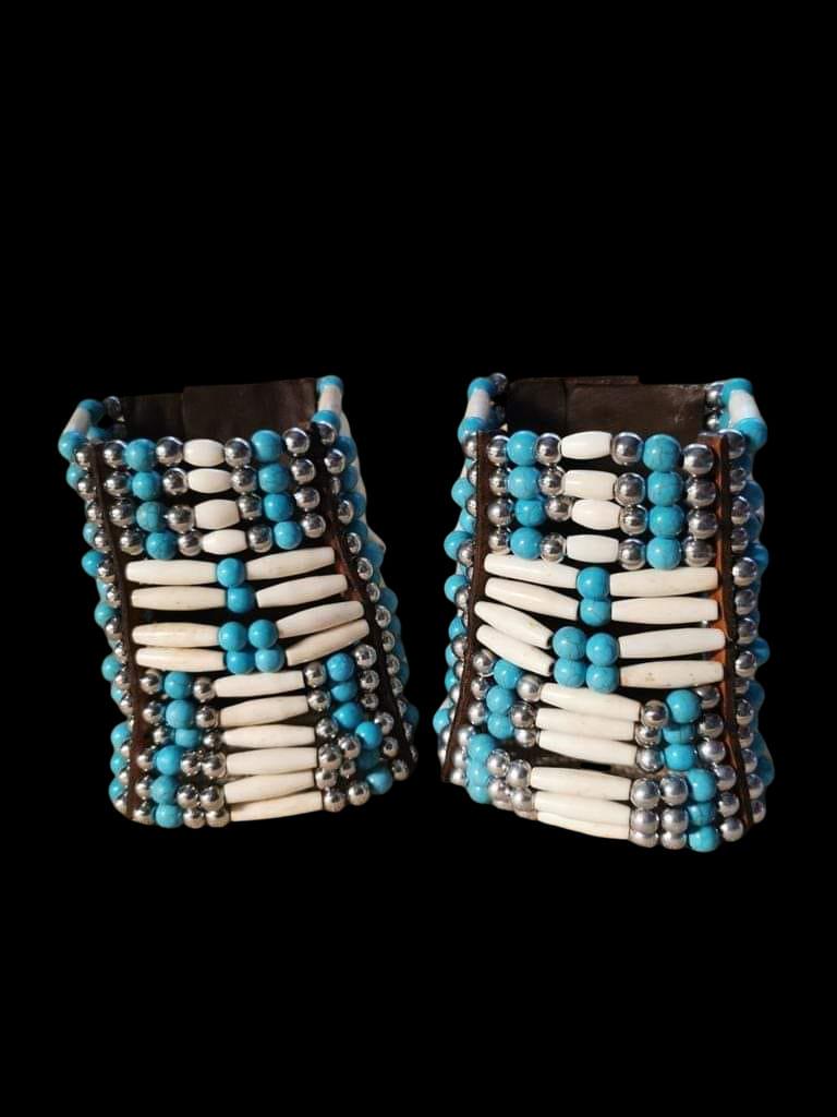 Hairpipes Manschette, Powwow Im Nativen Stil. Maßanfertigung in Eigener Werkstatt von INDIANSTYLE