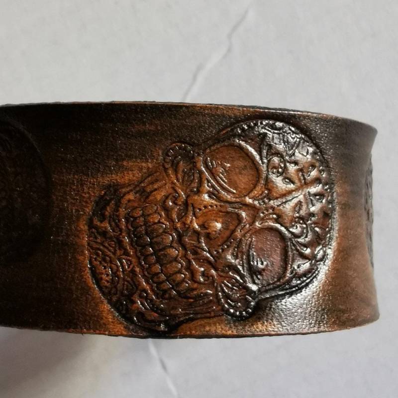 Leder Armband Punziert, Totenkopf | Rla2 von INDIANSTYLE