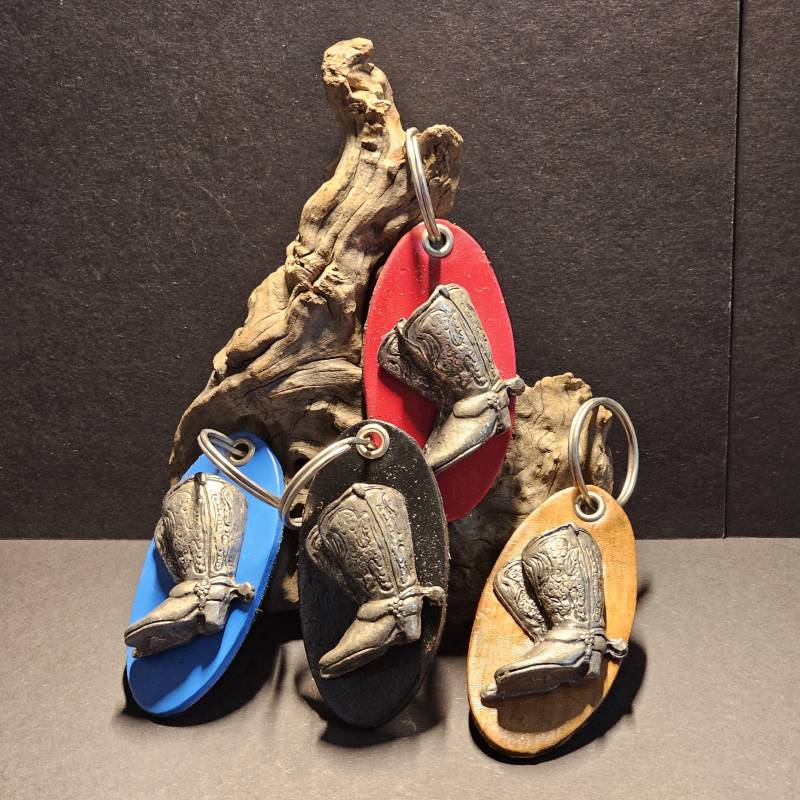 Schlüsselanhänger, Leder Mit Cowboy-stiefel-Paar in 4 Farben von INDIANSTYLE