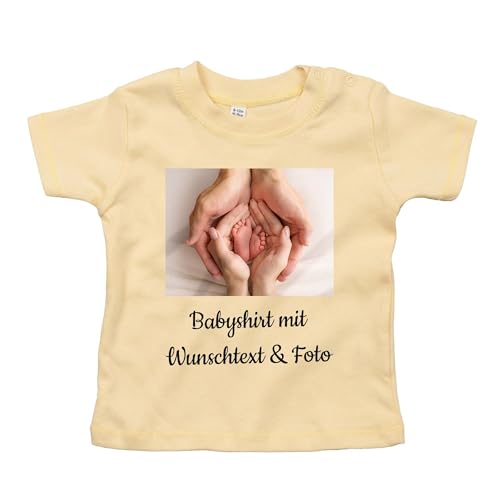 INDIGOS UG - Baby T-Shirt - Babyshirt mit Wunschname & Foto - Wunschtext gelb - 18-24 Monate - individuell - personalisiert - Name von INDIGOS UG