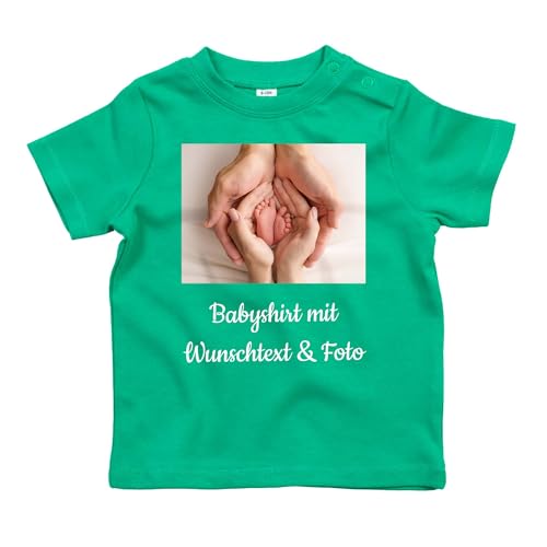 INDIGOS UG - Baby T-Shirt - Babyshirt mit Wunschname & Foto - Wunschtext grün - 18-24 Monate - individuell - personalisiert - Name von INDIGOS UG