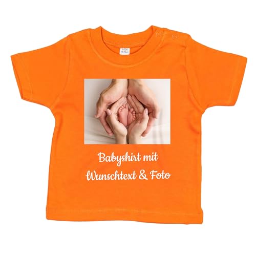 INDIGOS UG - Baby T-Shirt - Babyshirt mit Wunschname & Foto - Wunschtext orange - 6-12 Monate - individuell - personalisiert - Name von INDIGOS UG