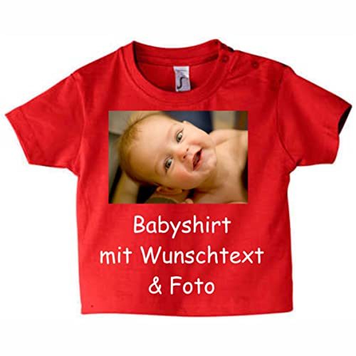 INDIGOS UG - Baby T-Shirt - Babyshirt mit Wunschname & Foto - Wunschtext rot - 3-6 Monate - individuell - personalisiert - Name von INDIGOS UG