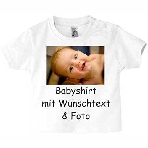 INDIGOS UG - Baby T-Shirt - Babyshirt mit Wunschname & Foto - Wunschtext weiß - 18-24 Monate - individuell - personalisiert - Name von INDIGOS UG