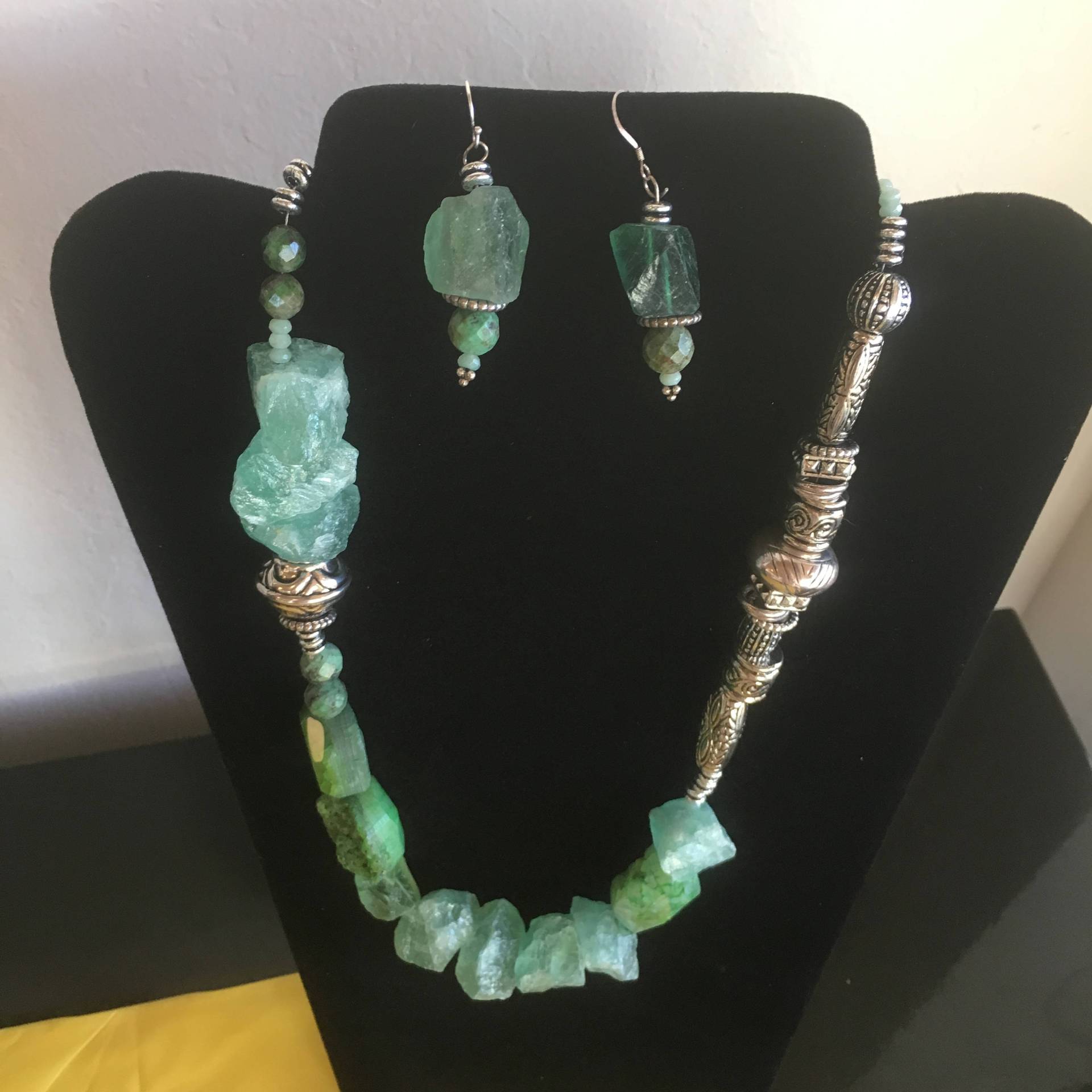 statement Necklace Und Earrings - Grüner Fluorit, Achat Jaspis Mit Silber Metall Akzente statement Necklace Und Earrings - Grüner Fluorit, Achat Jaspis Mit Silber Metall Akzente von INGSPIRATIONS