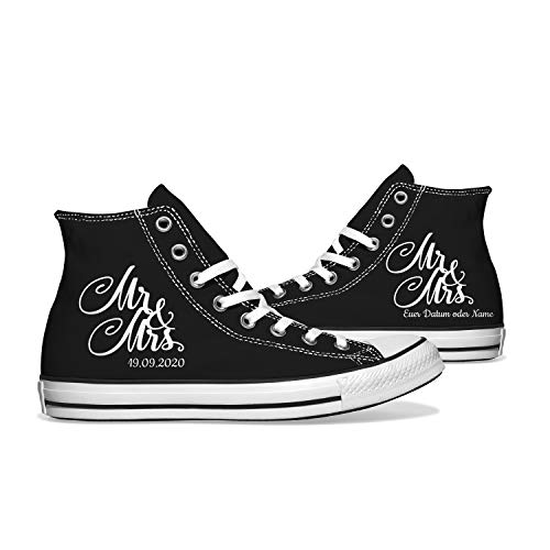 INKICKS - Schwarze Chucks Bedruckt mit weißen Mr. & Mrs. Design personalisierbar Gr. 42,5 für Converse I Hochzeitsgeschenk I Für Damen & Herren I Individuelle Anfertigung nach Kundenbestellung von INKICKS