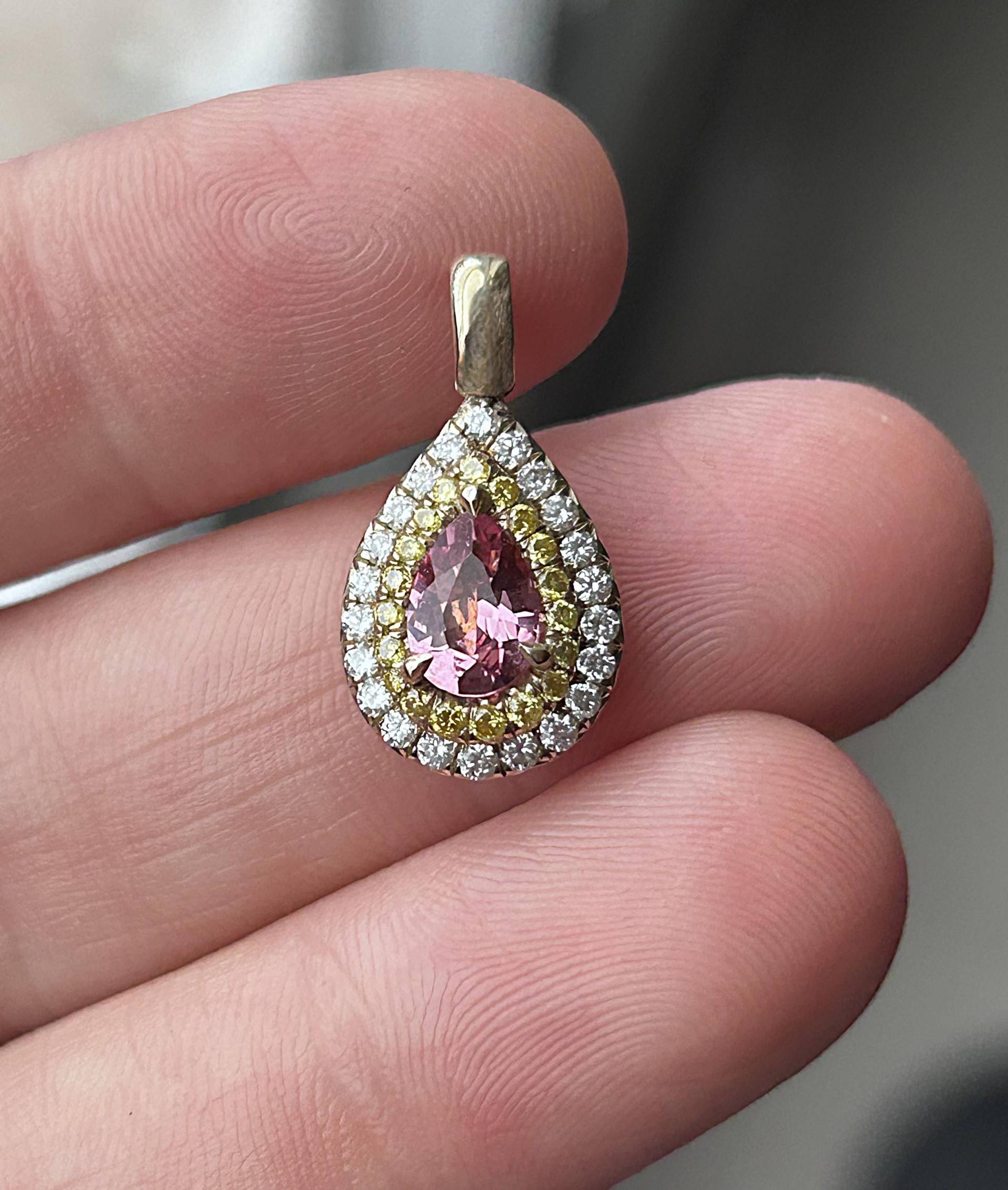 Birnförmiger Rosa Saphir Anhänger | 18K Gold Double Halo Diamant Halskette Birnförmiger Rosa Saphir Anhänger | 18K Gold Double Halo Diamant Halskette von INNAYFINEJEWELRY