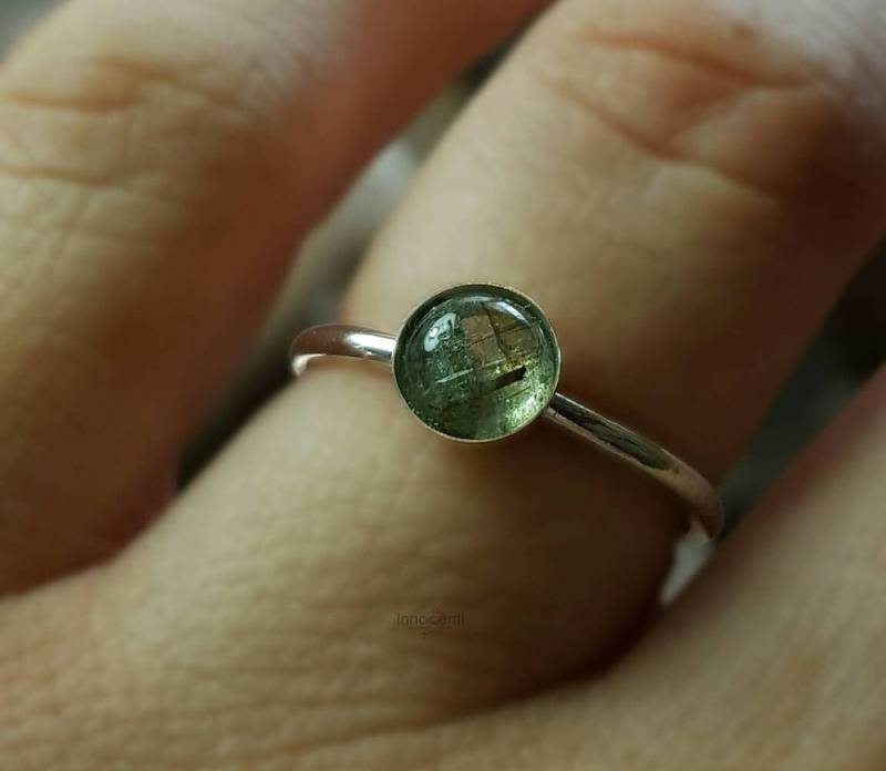 Grüner Turmalin Ring, Oktober Birthstone Edelstein Geschenk, Verdelite Ring von INNOCENTIJEWELRY