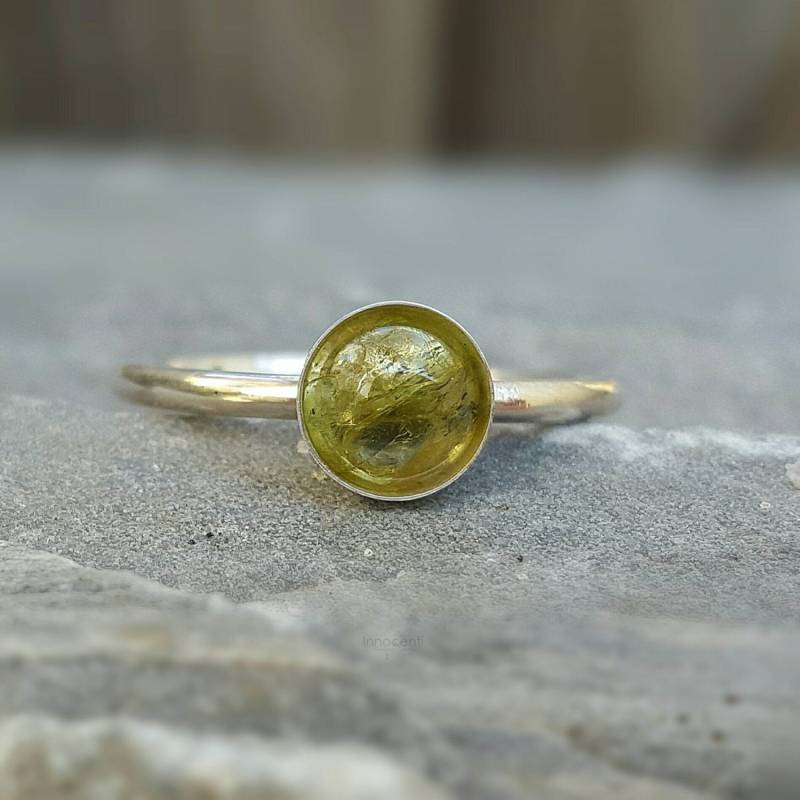 Grüner Turmalin-Turmalin-Ring, Turmalin-Kristall-Ring, Geburtsstein Oktober, Turmalin, Grüner Stein-Ring, Turmalin-Schmuck, Turmalin-Scheibe von INNOCENTIJEWELRY