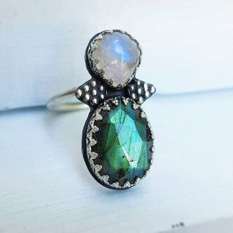 Labradorit - Und Mondstein-Ring, Doppelter Edelstein-Ring, Blauer Labradorit-Ring, Großer Edelstein-Ring von INNOCENTIJEWELRY