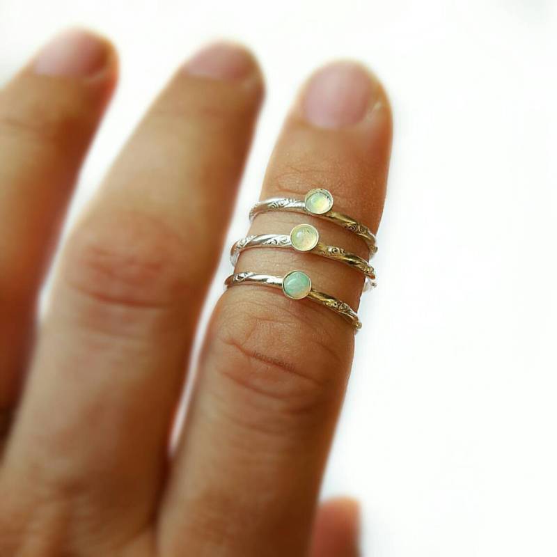 Opalring, Weißer Feueropalring, Opalsilberring, Zierlicher Oktober-Geburtsstein, Opal, Einfacher Opalschmuckring, Opale von INNOCENTIJEWELRY
