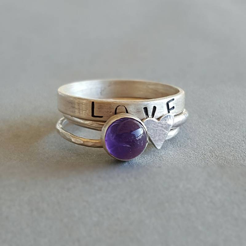 Set Aus Drei Ringen, Band Mit Liebesstempel, Amethyst-stapelring, Silber-Herzring, Silber-stapelring-Set, Edelstein-Ring-Set, Drei-Ring-Set von INNOCENTIJEWELRY