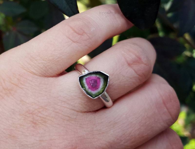 Wassermelonen-Turmalin-Scheibenring, Wassermelonen-Turmalin-Ring, Turmalin-Verlobungsring, Turmalin-Scheibenring, Zweifarbiger Turmalin von INNOCENTIJEWELRY