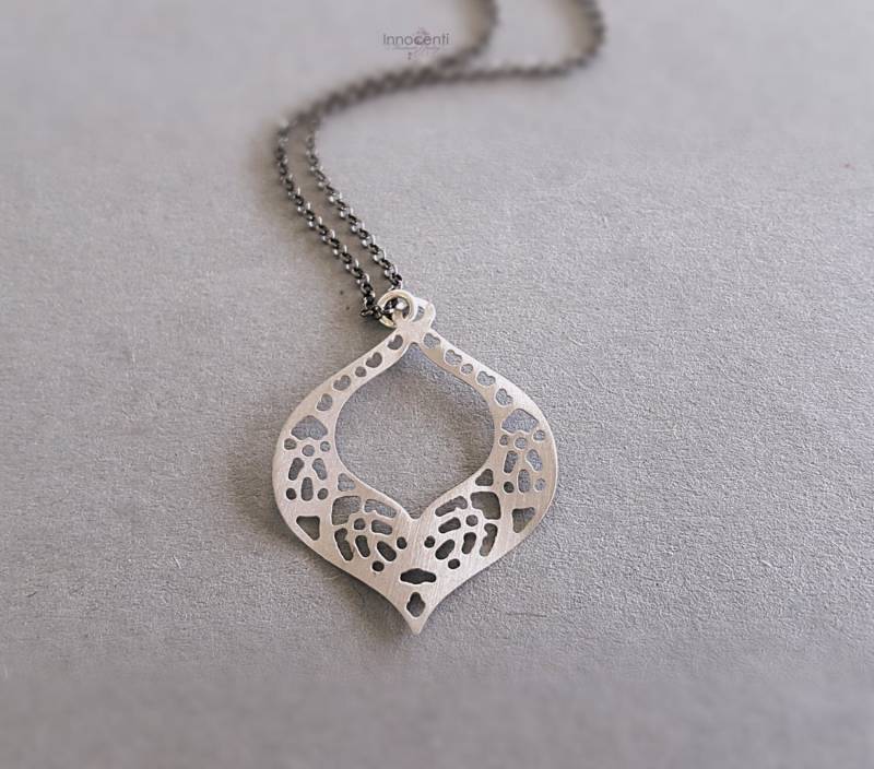 Zarte Silber Halskette Zierliche Schichtung Spitze Filigrane Geschenk Für Sie Valentinstag Muttertag Zarte Silber Halskette Zierliche Schichtung Spitze Filigrane Geschenk Für Sie Valentinstag Muttertag von INNOCENTIJEWELRY