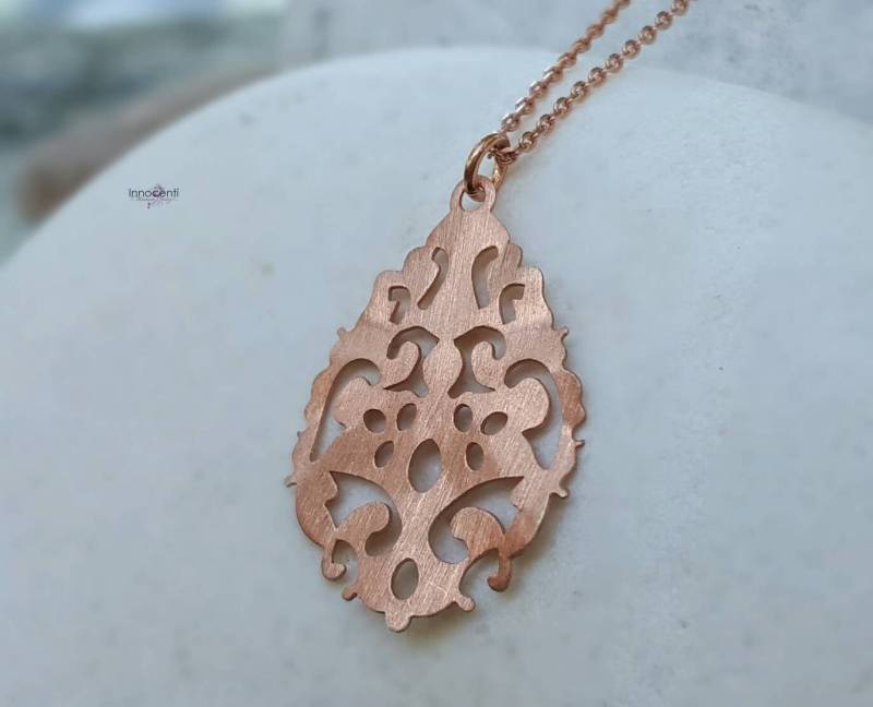 Zierliche Rose Gold Halskette Zarte Schichtung Spitze Filigrane von INNOCENTIJEWELRY