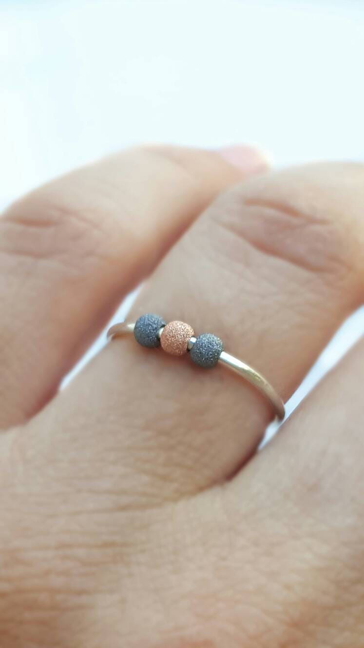 Zierlicher Stapelring, Stapelringe, Zierliche Ringe, Zweifarbiger Ring, Roségoldring, Dünner Silberring von INNOCENTIJEWELRY