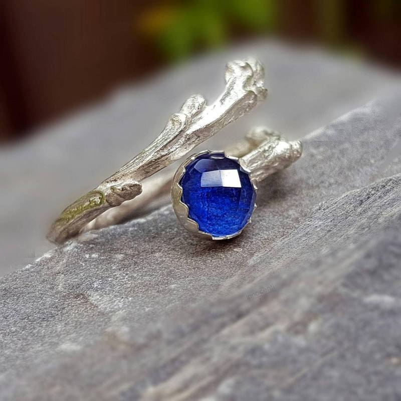 Zweig-Verlobungsring, Zweig-Ring, Silberzweig-Ring, Ast-Ring, Lapislazuli-Ring, Elfen-Verlobungsring, Alternativer Verlobungsring von INNOCENTIJEWELRY