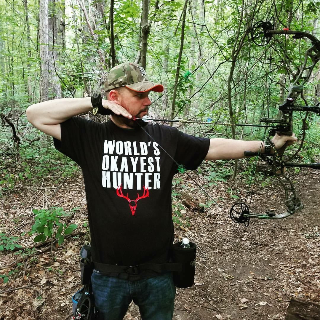 Welt Okayest Jäger T-Shirt, Lustige Jagd Reh Totenkopf T-Shirt Welt Okayest Jäger T-Shirt, Lustige Jagd Reh Totenkopf T-Shirt von INSPIREDBYELIANA