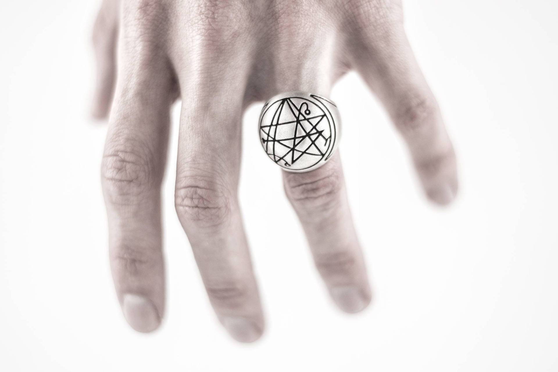 Intenebris "Frosted" Sigil Of The Gate Silber Signet Ring | Necronomicon in Sterlingsilber von INTENEBRISbyJS