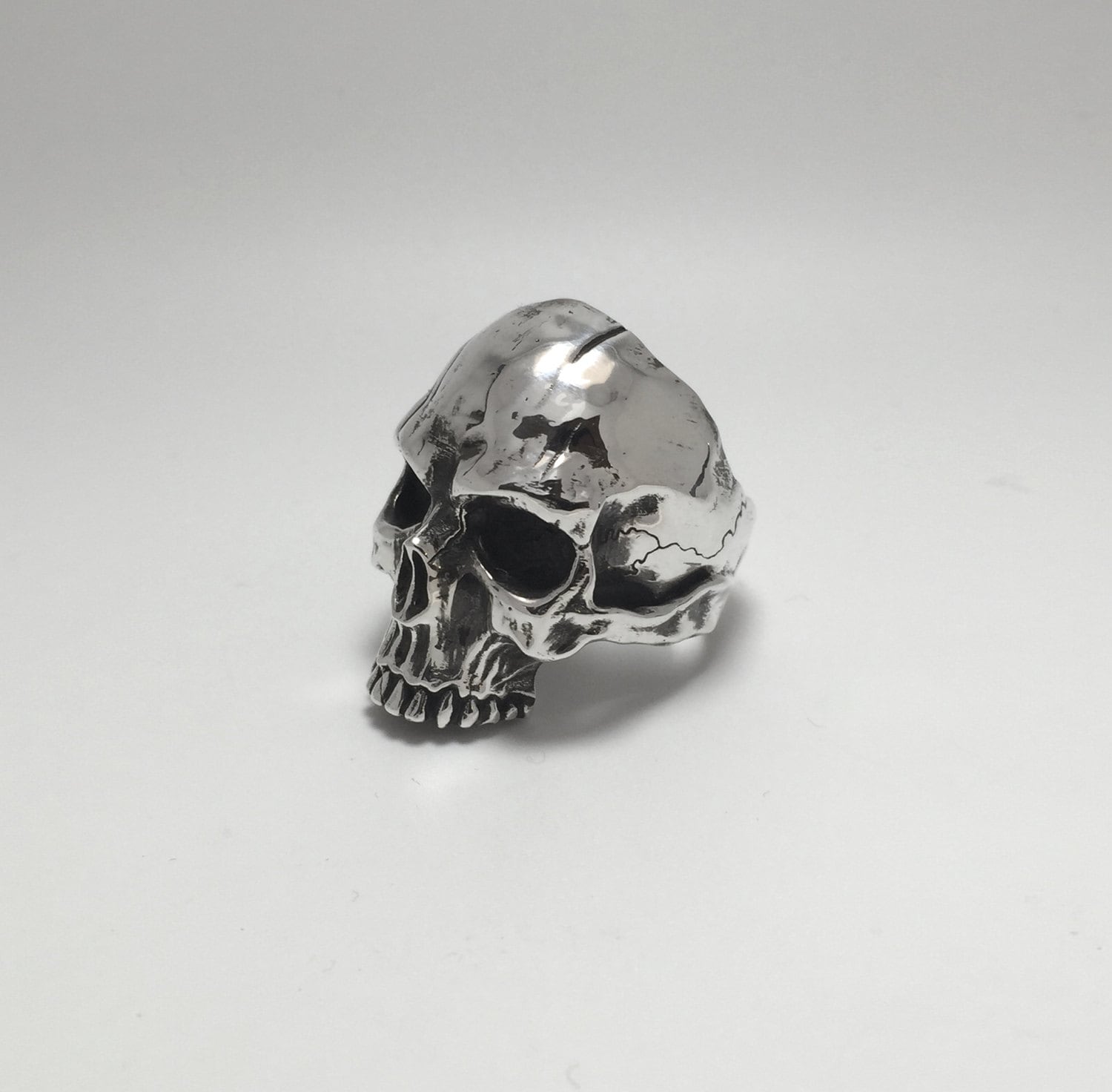 Intenebris Sterling Silber Distressed Skull Ring von INTENEBRISbyJS