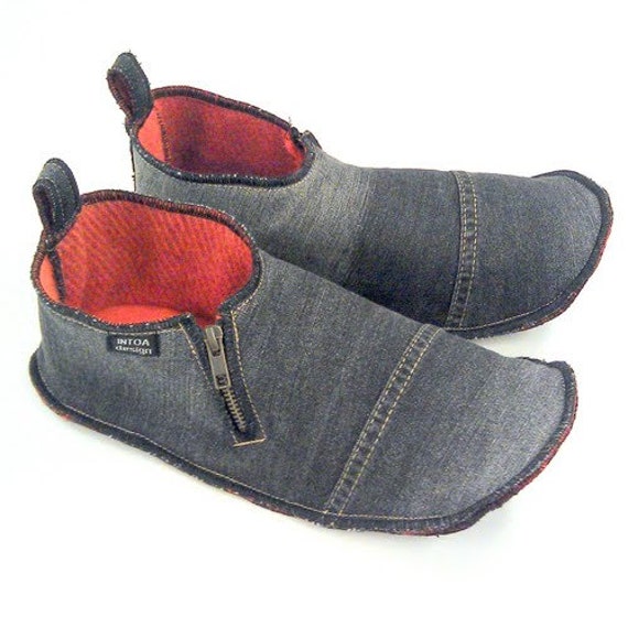 Denim Hausschuhe Von Upcycled Jeans, Erwachsene, Mit Reißverschluss Denim Hausschuhe Von Upcycled Jeans, Erwachsene, Mit Reißverschluss von INTOAdesign