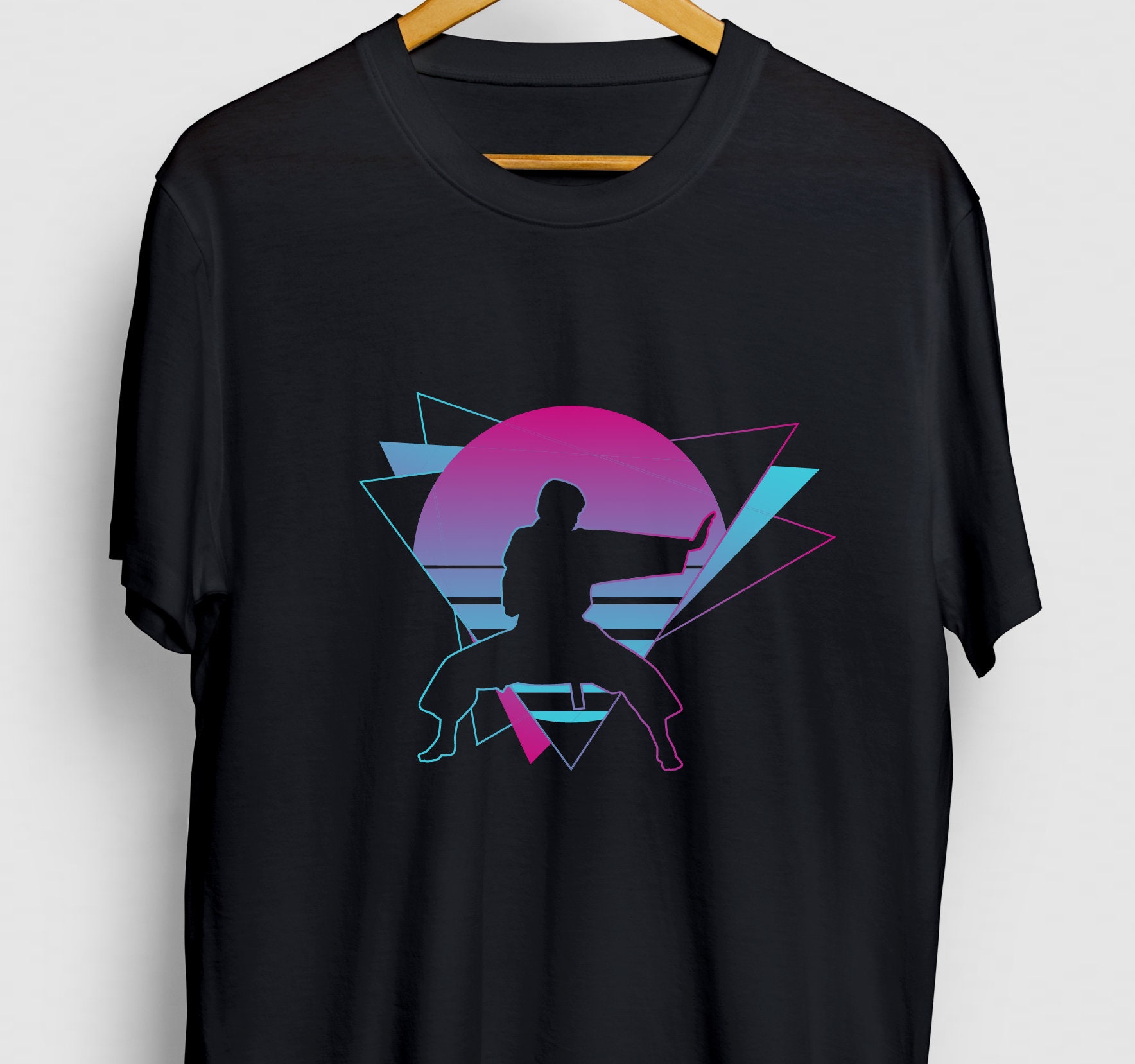 Karate Shirt, Geschenk, Lustiges Mama, Mädchen, Vaporwave Retro Hoodie/Jugend Shirt Unisex T-Shirt von MySweetHideoutCo