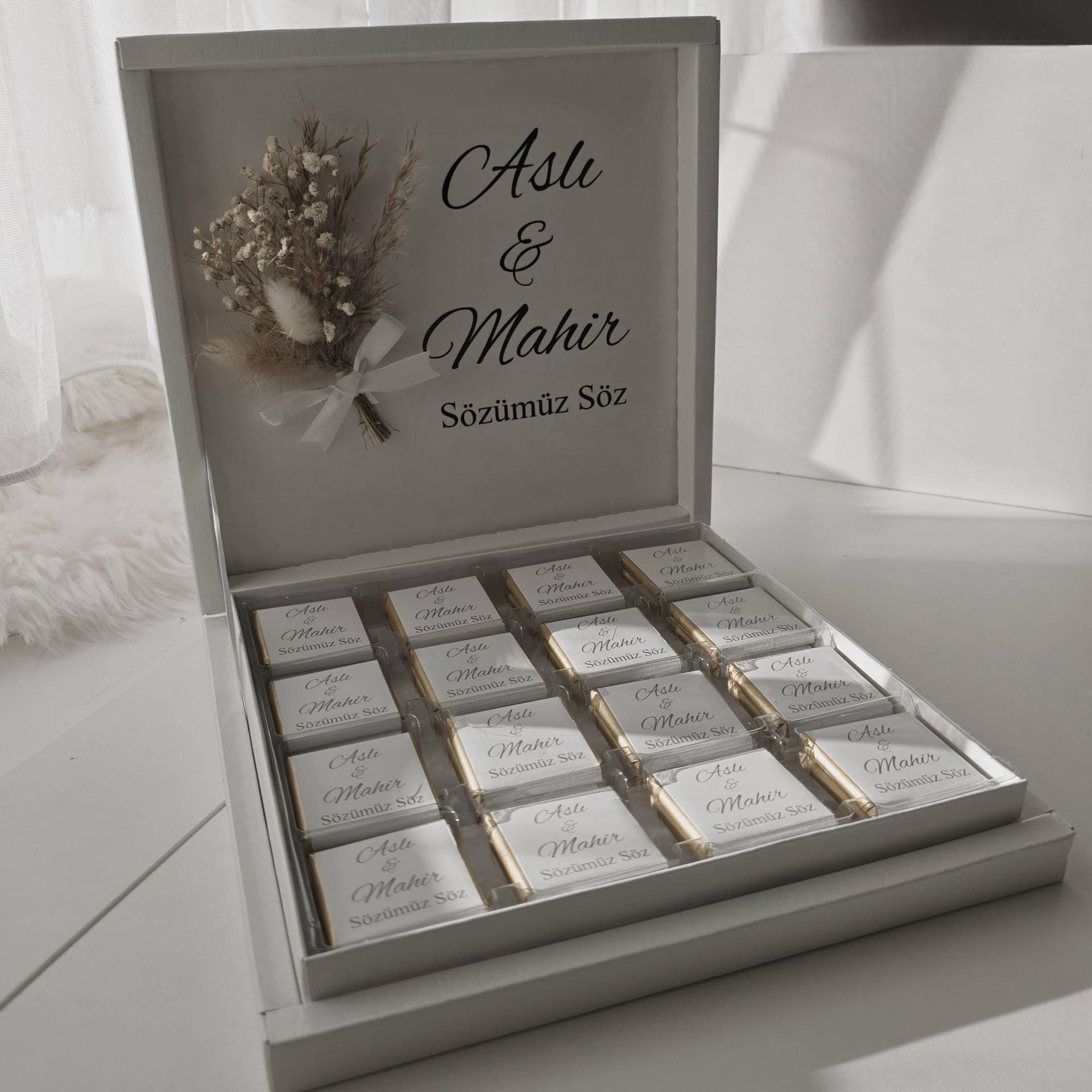 Sokoladenbox Personalisiert in Weiß Schwarz Gold Und Silber Für "Kiz Isteme" Verlobung Feierliche Anlässe Çikolata Kutusu von INflavour