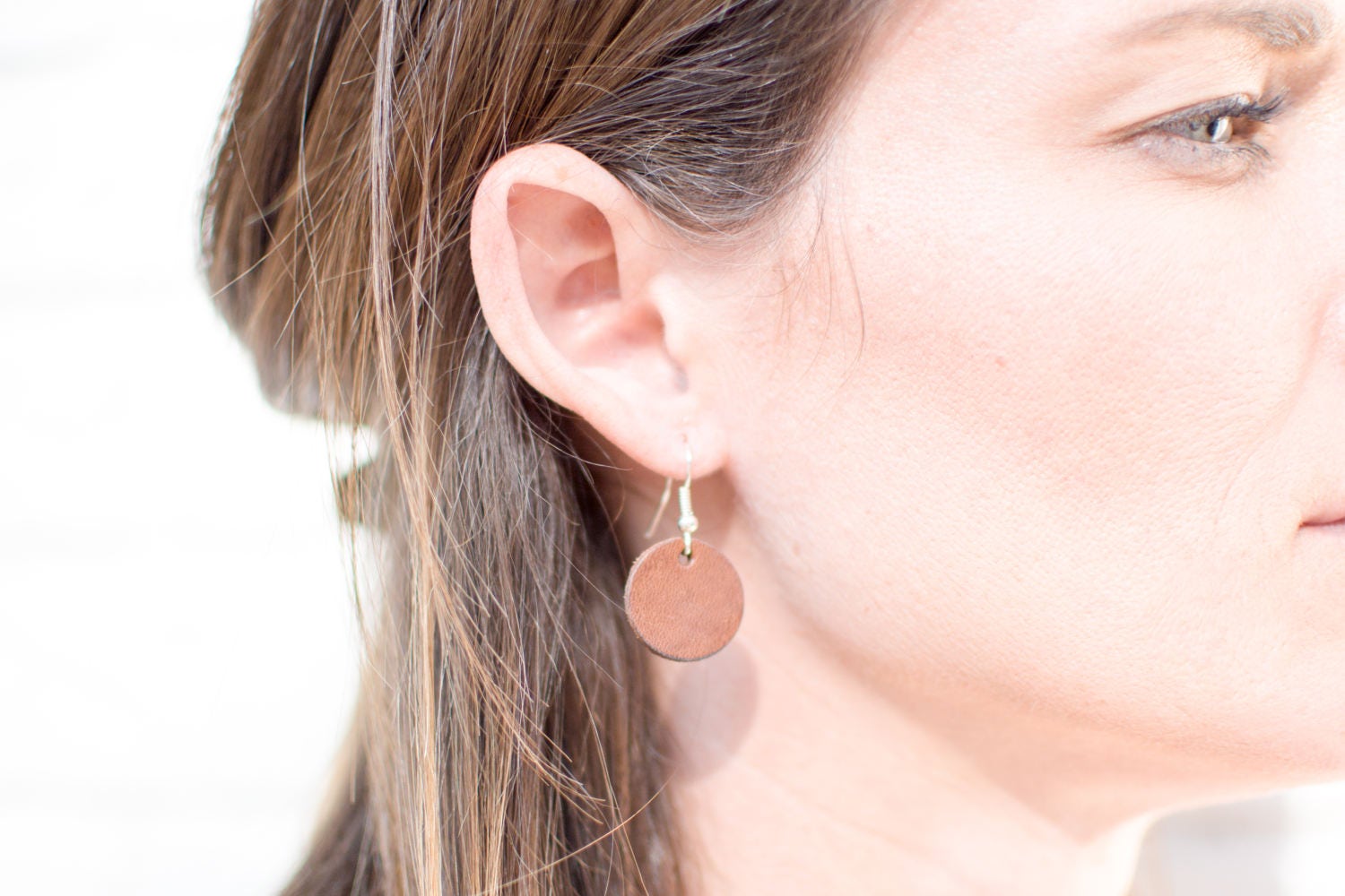 Benutzerdefinierte Leder Ohrringe, Baumeln Silber Schmuck, Mode-Accessoire, Eule Handgemacht, Öl Diffusor von IRONandGRAINusa