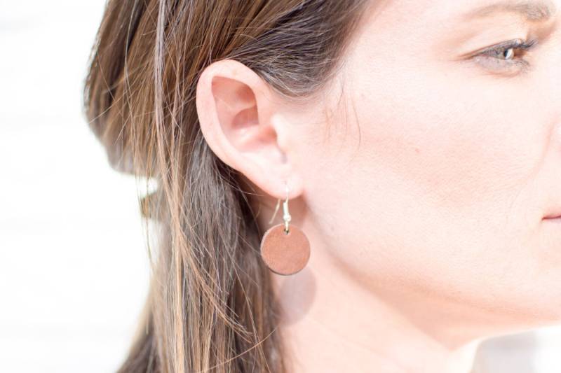 Benutzerdefinierte Leder Ohrringe, Baumeln Silber Schmuck, Mode-Accessoire, Eule Handgemacht, Öl Diffusor von IRONandGRAINusa